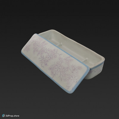 3D scan of a white porcelain box decorated with light purple flowers, from the turn of the 20th century.